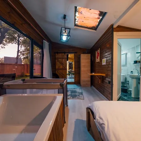 Kurtkoey Park Evleri Ξενοδοχείο με κάψουλες